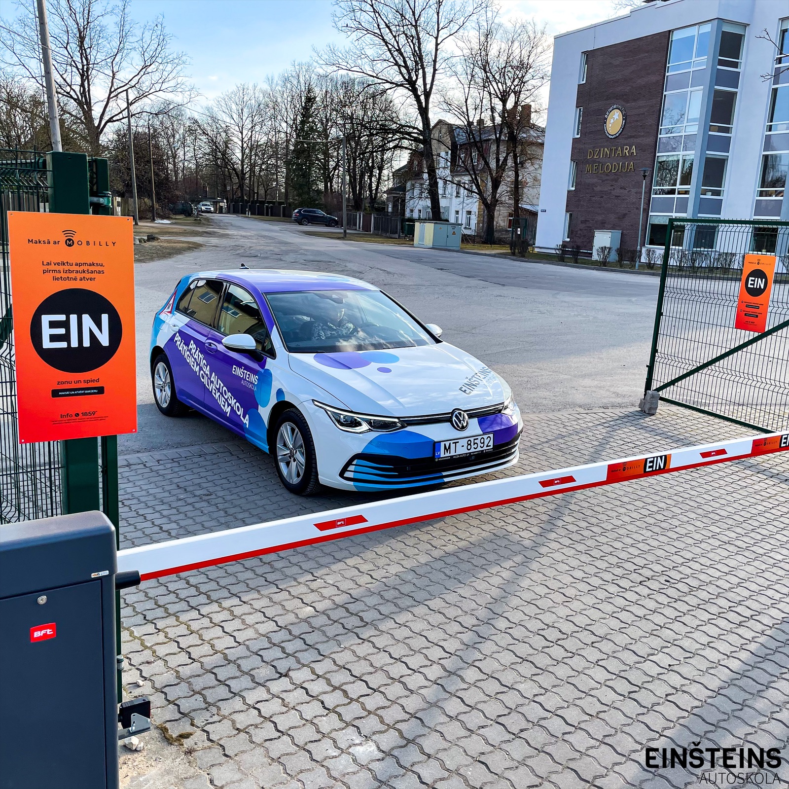 Autoskolas Einšteins figūru laukums Rīgā